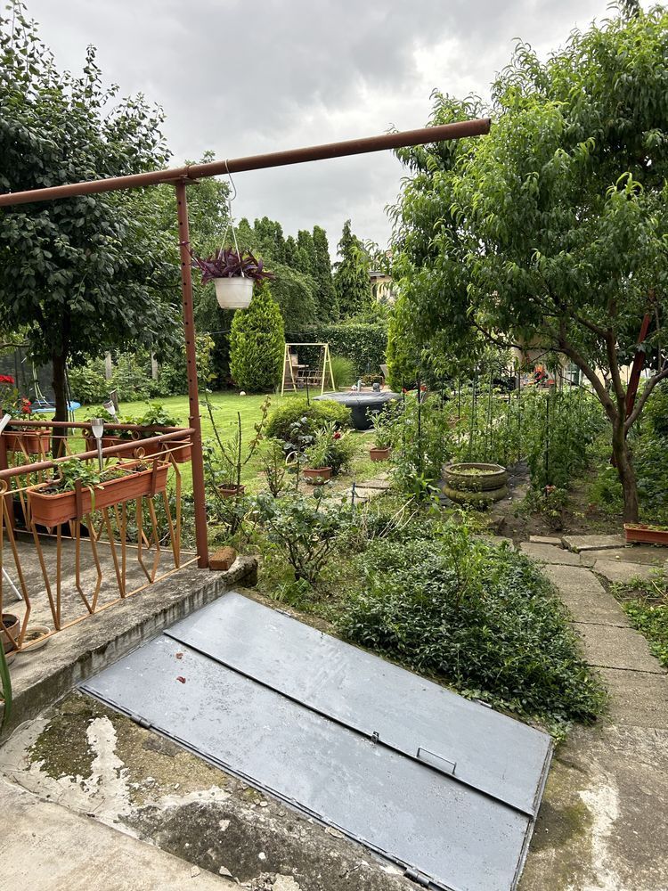 Casa de vanzare pe strada Paris - Poză 3