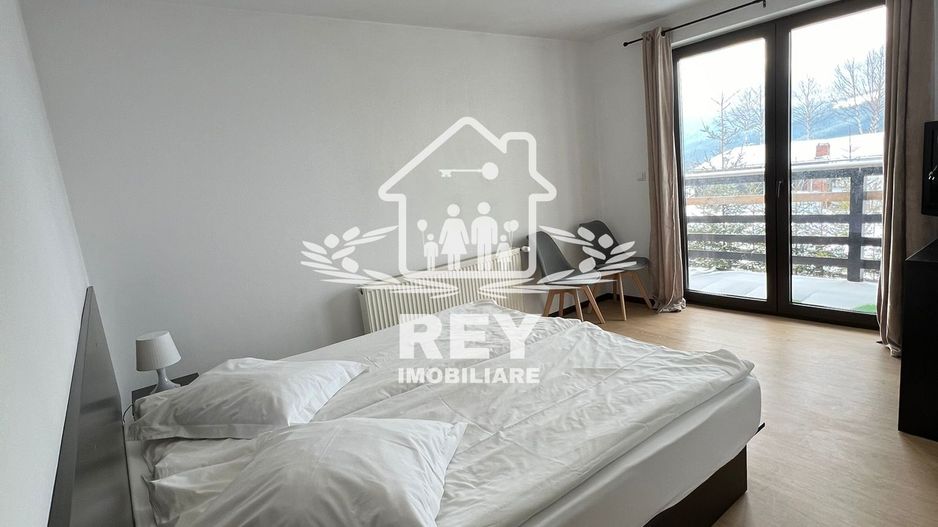 Vila / Hotel de vânzare în Păltiniș - Poză 4