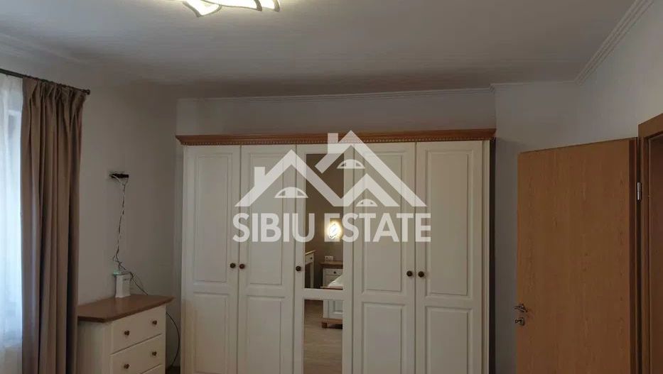 Apartament modern de inchiriat 3 camere, curte, garaj  Zona Sub Arini - Poză 10