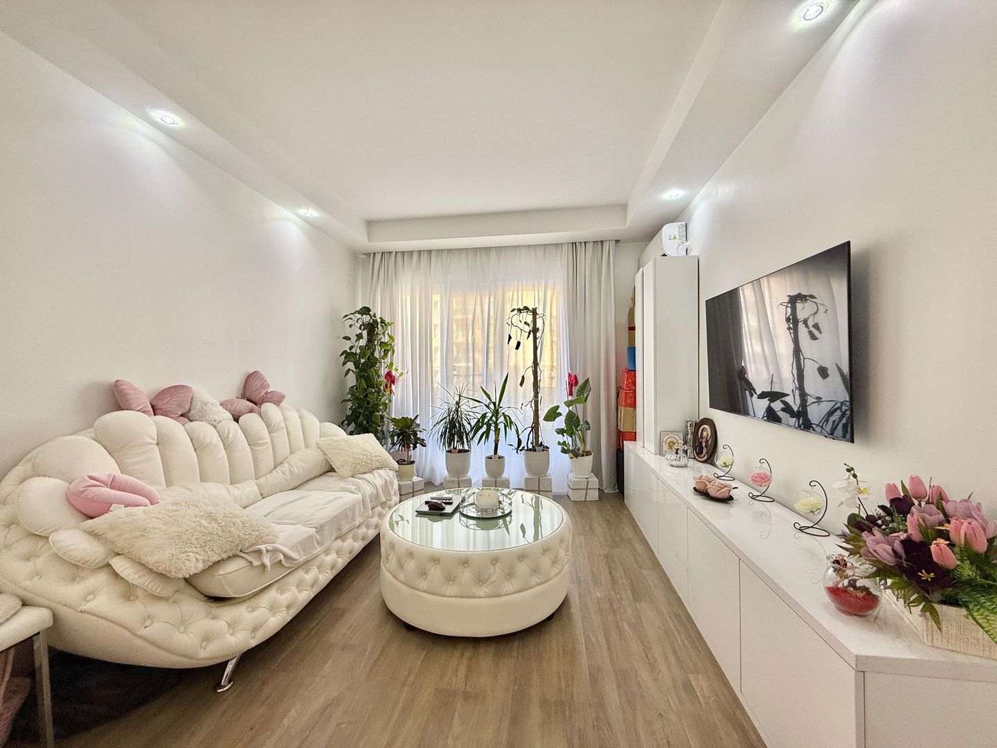 COSMOPOLIS - Apartament cu 2 camere, mobilat si utilat. - Poză 1