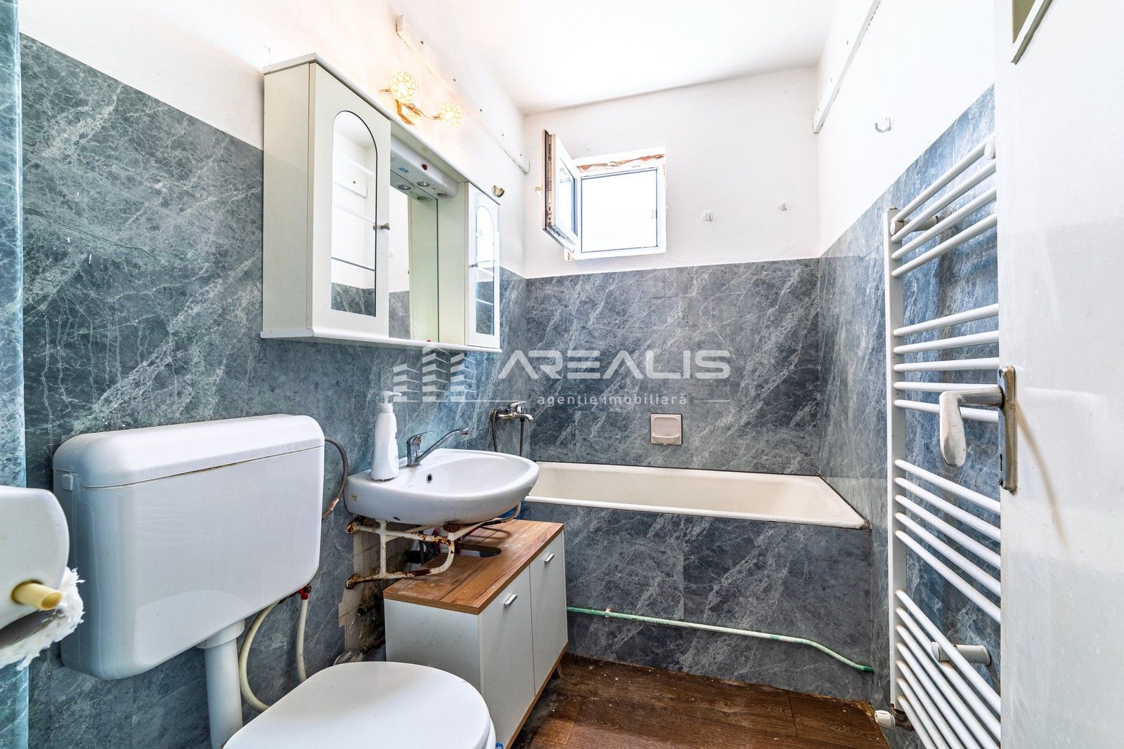 VÂNDUT!!! Apartament 3 camere în zonă centrală - Poză 9