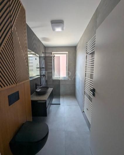 Apartament spațios și modern în Borhanci - Poză 8