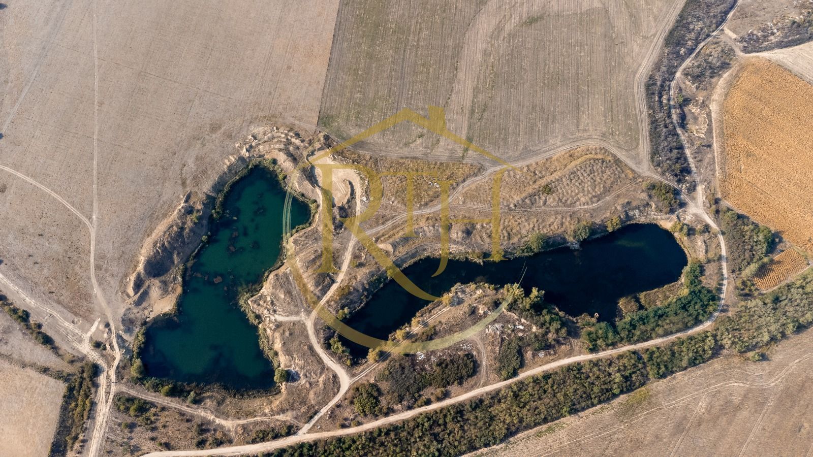 Investiție unică, 10 ha teren cu luciu de apă, ideal pentru turism și agrement! - Poză 11