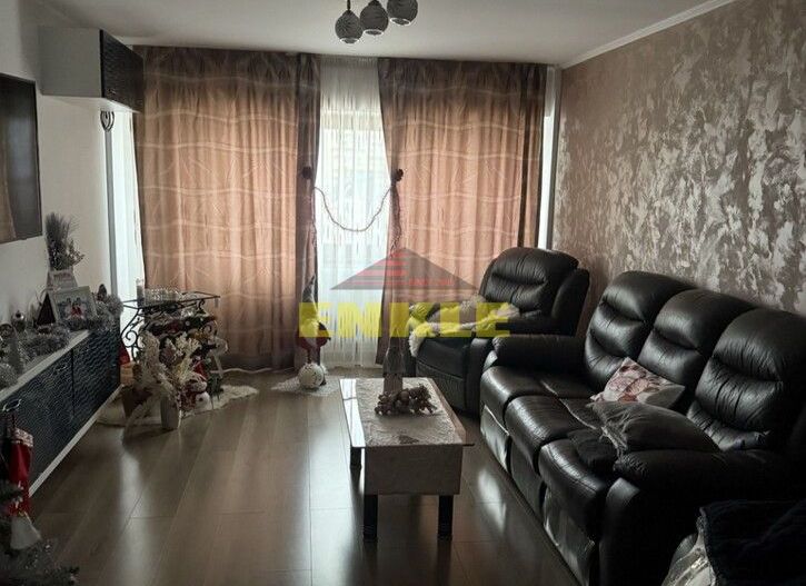 De vânzare apartament cu 4 camere decomandat, zona Stadion - Poză 1