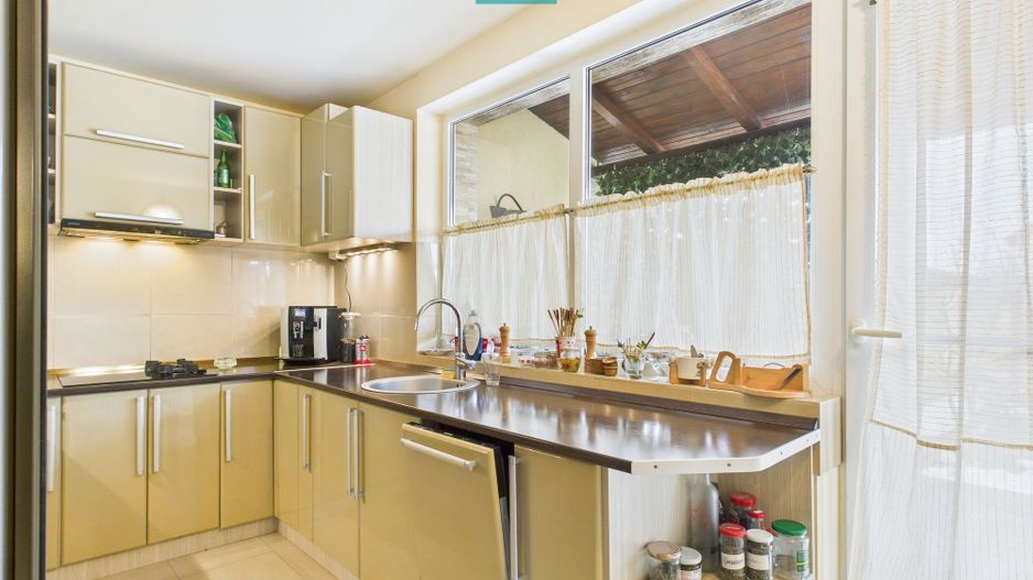 Vilă elegantă cu etaj în Zădăreni - Poză 10