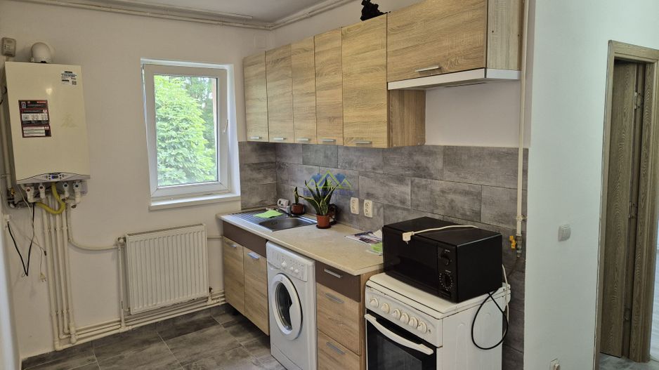 Vand Apartament 2 camere, zona Pietonala, et.3/3, st-45m, balcon, C.T. - Poză 2