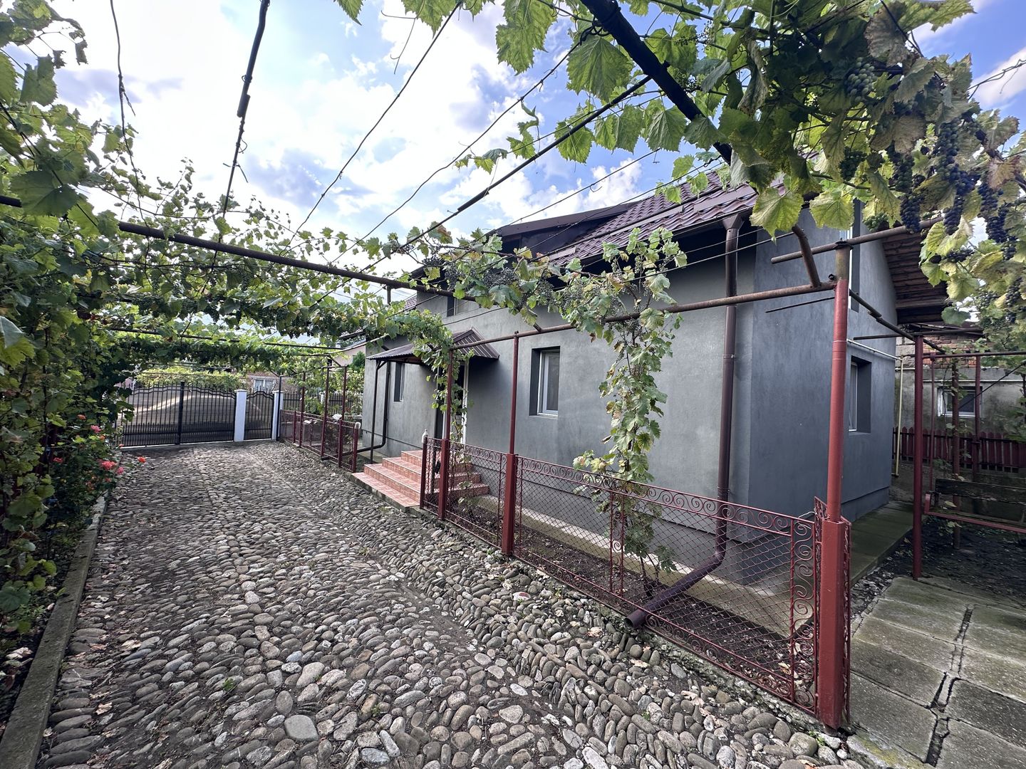Vanzare case și anexa, teren 790 mp – ideală pentru familie -Doicesti - Poză 4