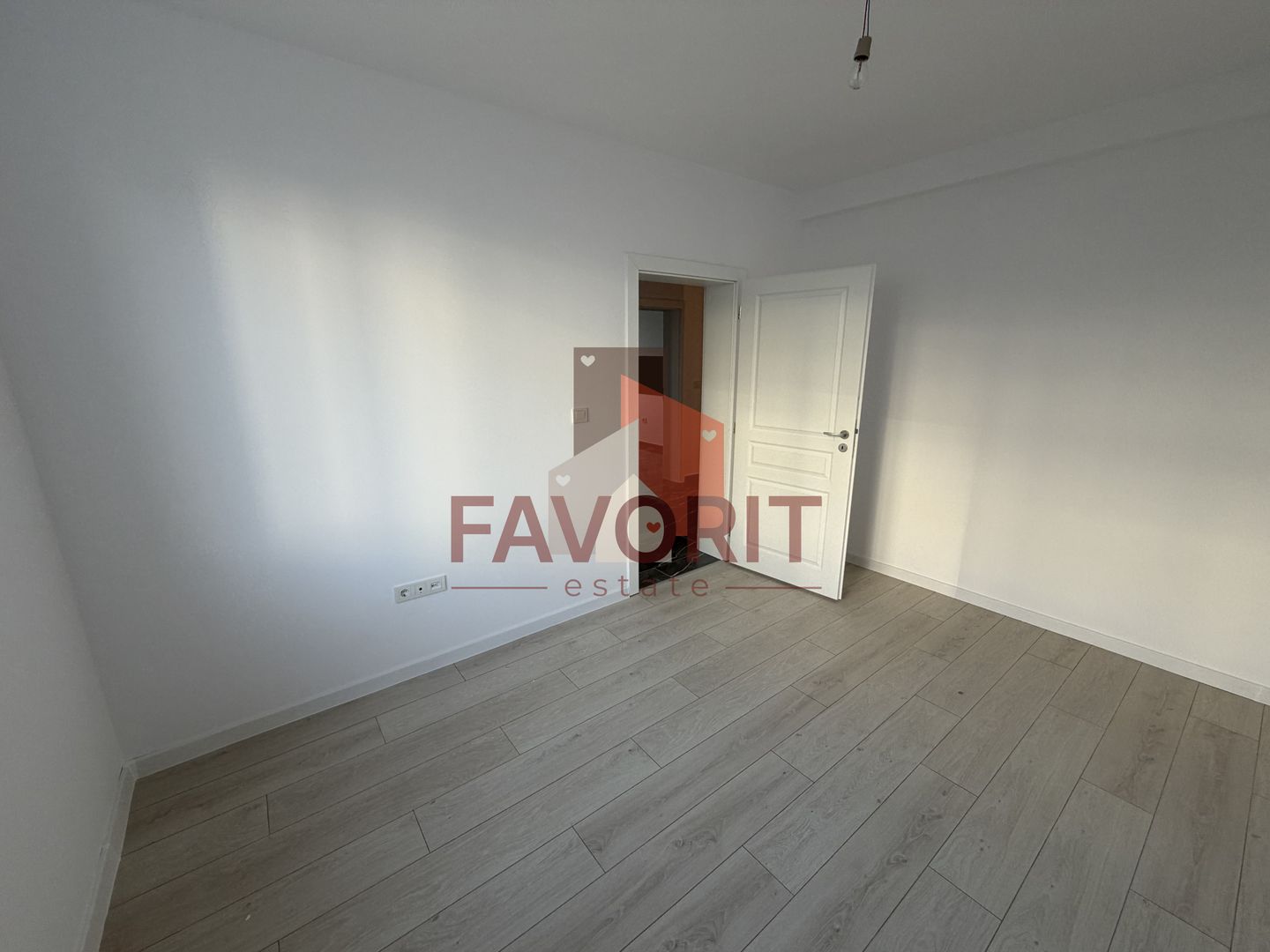 Disponibil imediat. Decomandat. TVA 21% inclus in pret - Poză 8