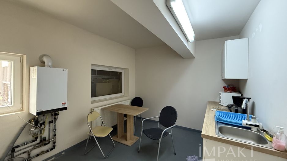 Spatiu de 450 m2 Piata Cipariu, ideal depozit curierat, arhivare, etc - Poză 4