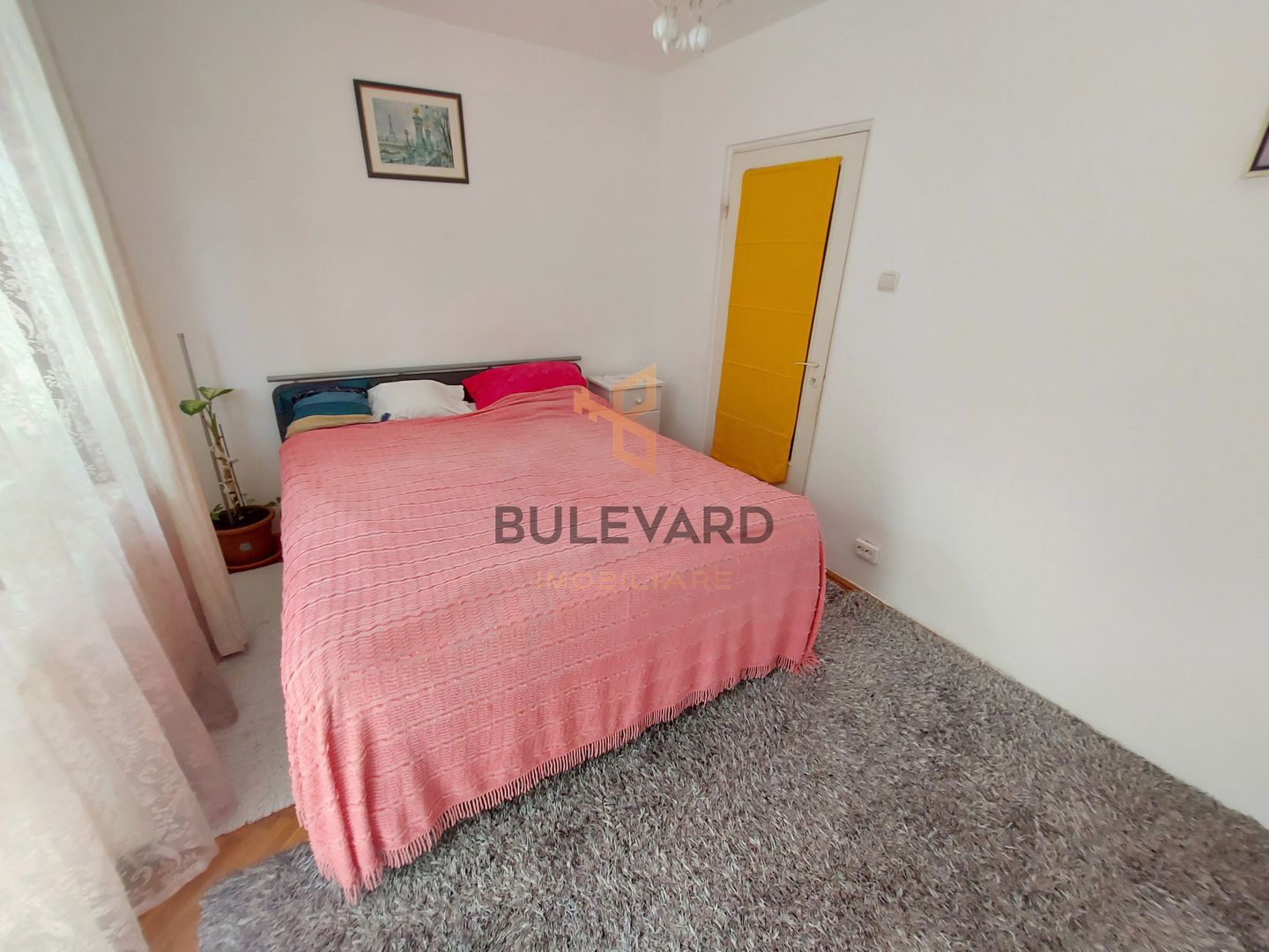 Apartament cu 4 camere decomandate + 2 locuri de parcare! - Poză 1