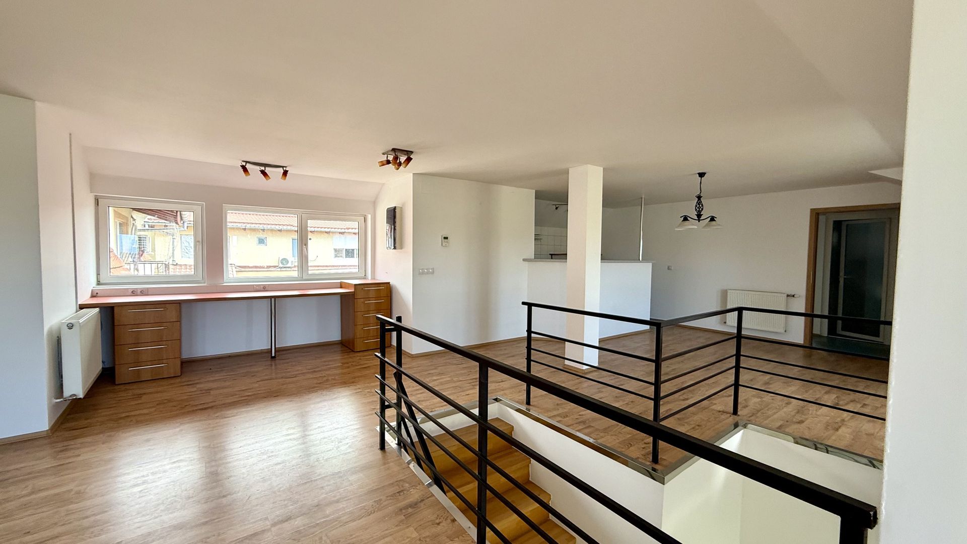 APARTAMENT DECOMANDAT - Poză 1