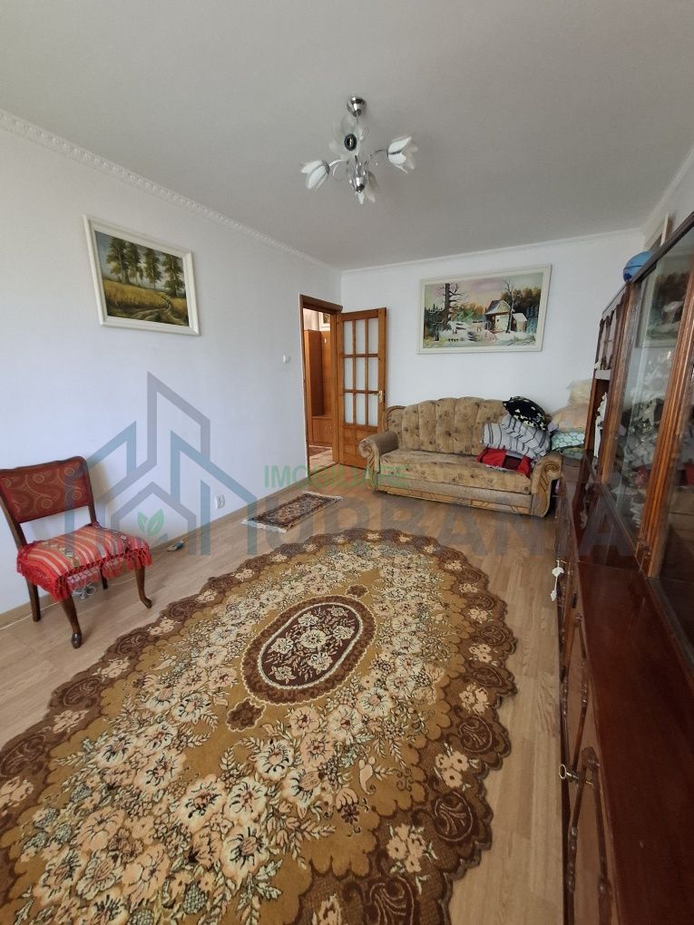 Apartament cu 2 cam D Dacia peste stradă de Biserică - Poză 3