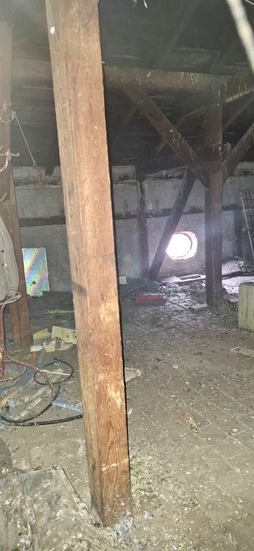 Sanctuar de Epocă: Reședință Grandioasă cu 10 Camere, Turn și Grădină - Poză 23