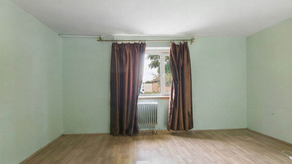 Casă modestă cu 3 camere din văiugă în Bătania - Poză 3