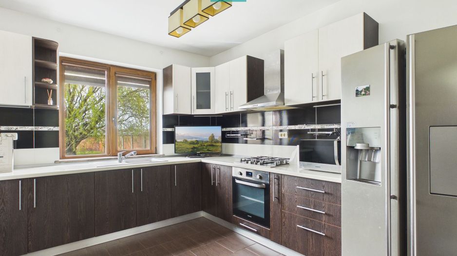 Casă spațioasă în Sântana - Poză 24