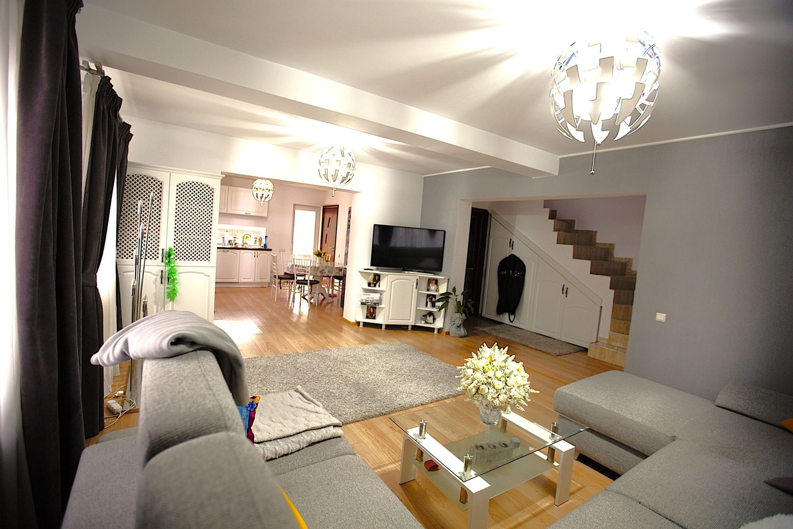 Vila moderna, Izvor - Poză 1