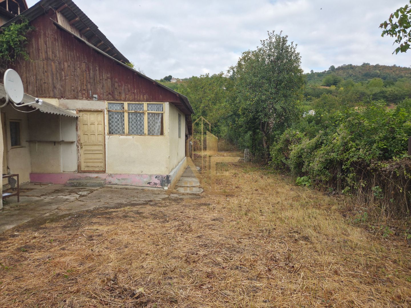 Casă bătrânească+Teren intravilan de vânzare(1970mp) la 20min de Bacău - Poză 1