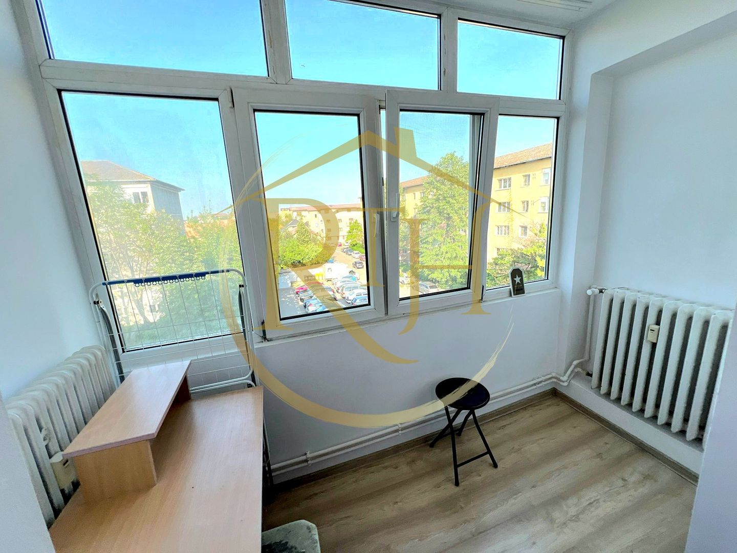 Inchiriez apartament cu 3 camere zona Olimpia , 380 euro/luna. - Poză 9