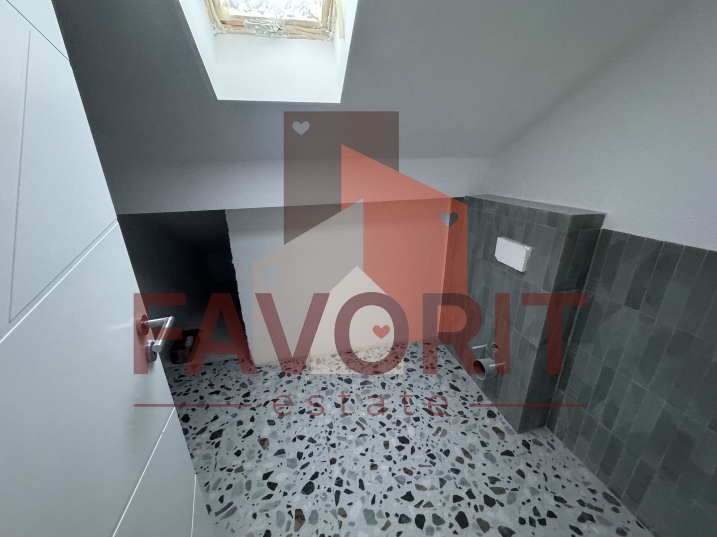 Apartament pe 2 nivele. In spate la LIDL Giroc. Pret excelent. - Poză 16