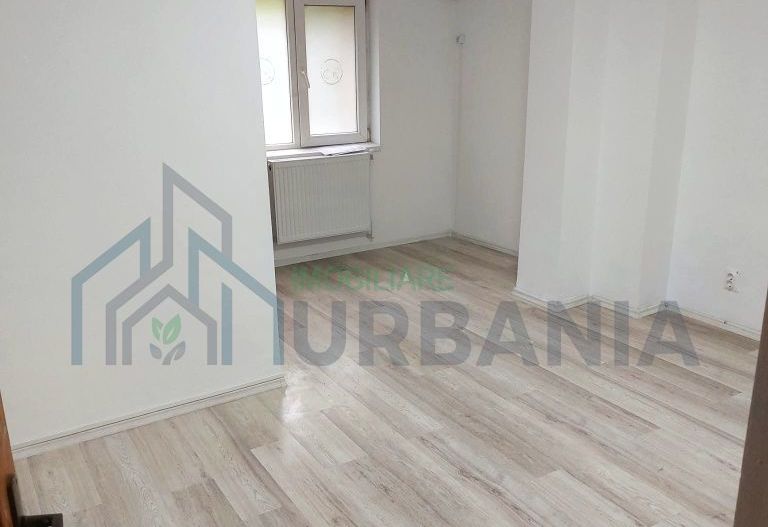 Spațiu de închiriat, zonă Podu-Ros, Iași – 20 mp, renovat, cu baie proprie - Poză 1