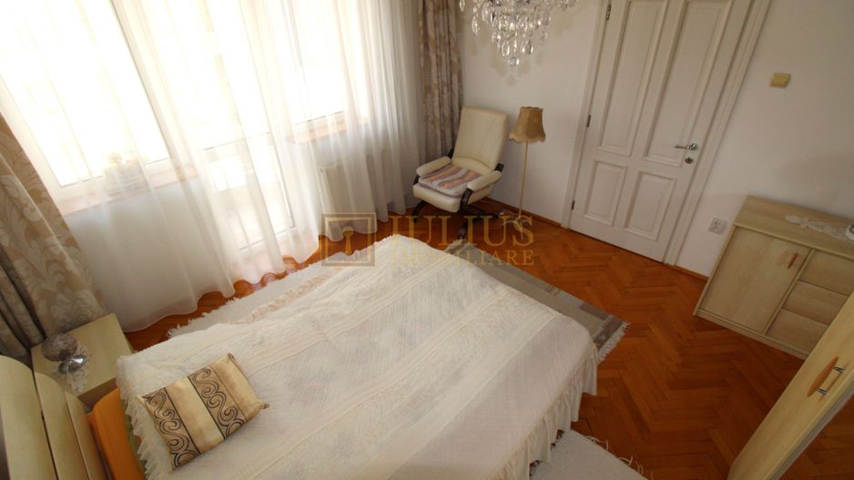 3 dormitoare, 3 bai, living spatios, 2 terase si curte. - Poză 23