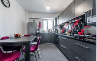 Apartament amenajat cu 2 camere, decomandat la Intim Comision 0