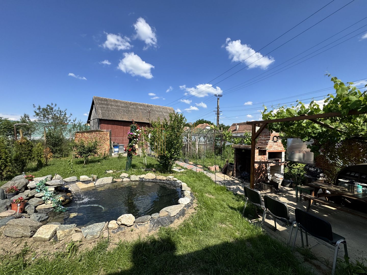 Casa de vanzare cu potential ridicat in Cornatel jud.Sibiu - Poză 1