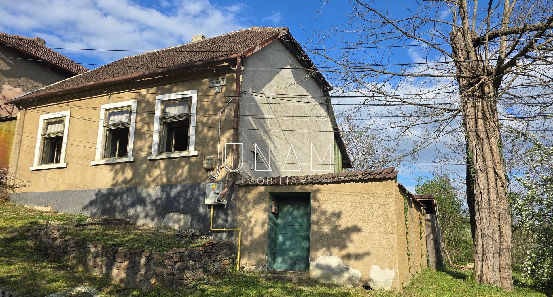 🏡 Casă accesibilă cu priveliște frumoasă în Reșița! - Poză 1