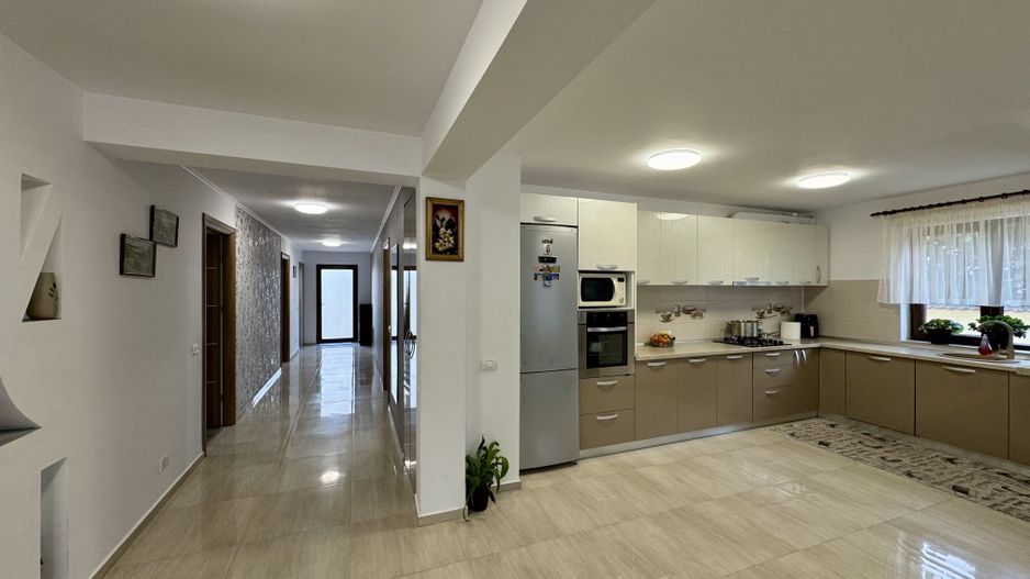 Casă Spațioasă de Vânzare în Ghimbav | Două Apartamente | Teren 579 mp - Poză 16