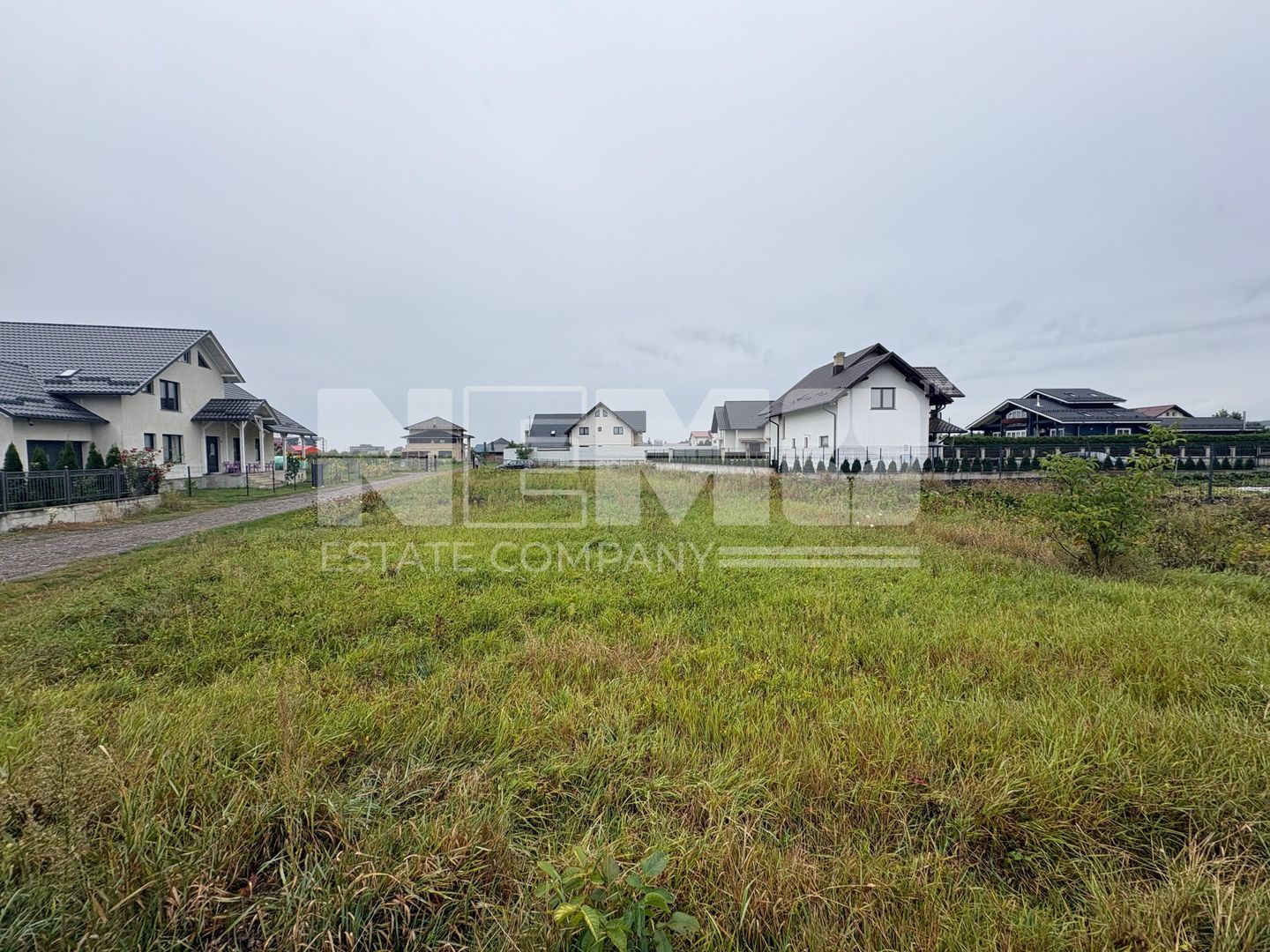 TEREN INTRAVILAN 860 MP | RĂDĂUȚI | 65.000 EURO - Poză 3