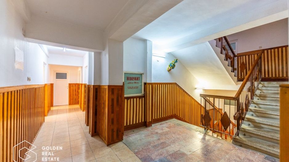 Cladire cu 24 camere, langa Castelul Regal Savarsin - Poză 7