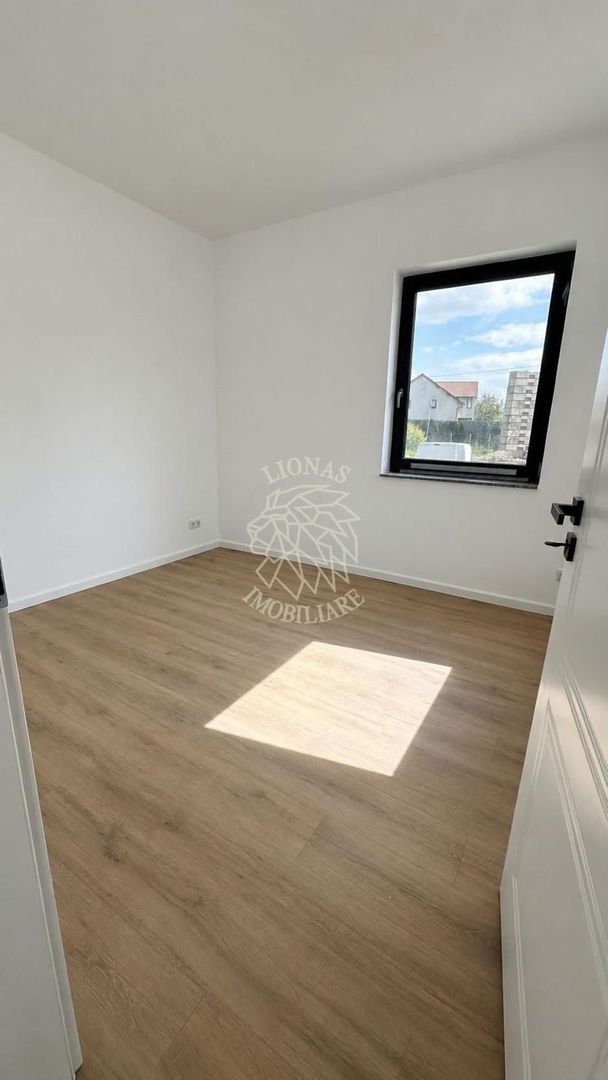 COMISION 0%! Apartament finisat 3 camere-balcon-etaj 1-Zona Zavoaie - Poză 1