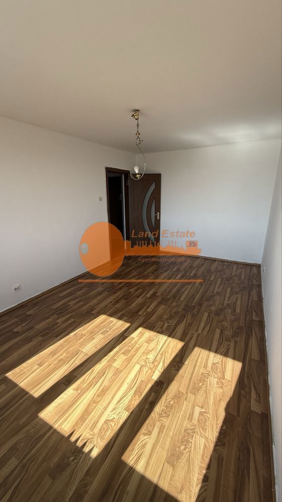 3 camere luminos S-V | bloc reabilitat | zona 1 Decembrie - Poză 3