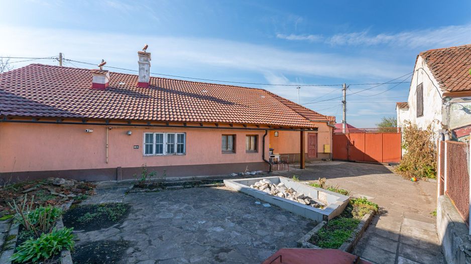 Casă individuală de renovare în Bod, Brașov - Poză 1