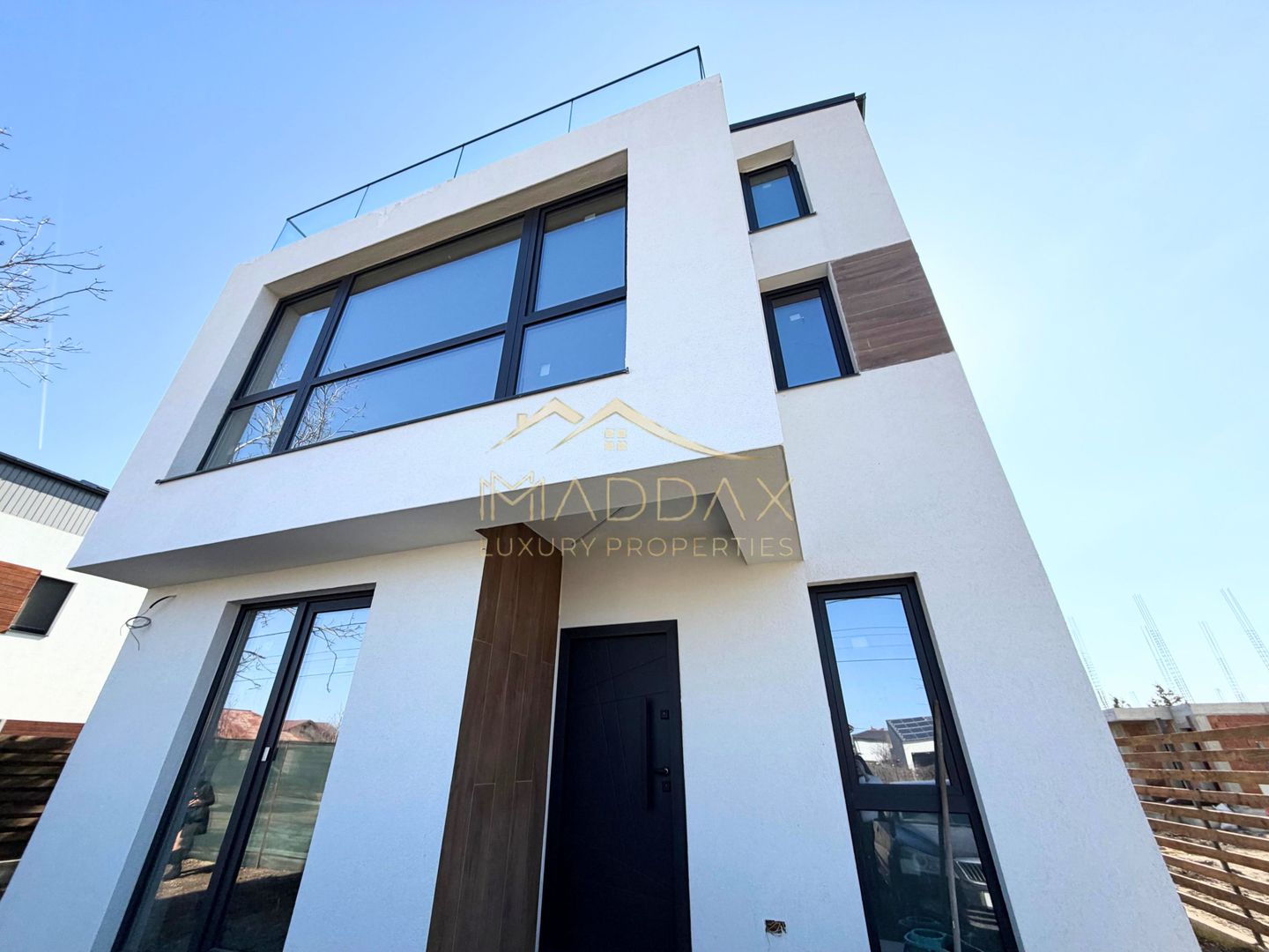 Vila cu 6 camere // 190mp // teren 300mp // Tunari - Poză 1