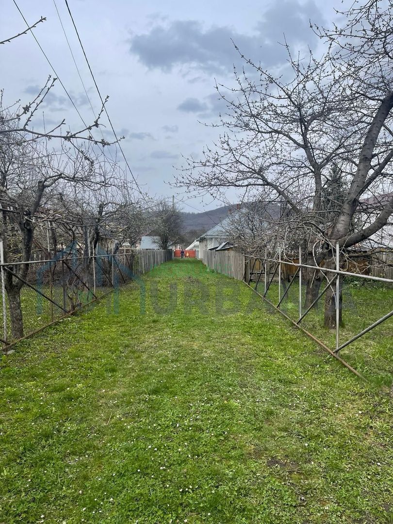 Casă de vânzare cu teren în comuna Vânători Neamț – zonă centrală - Poză 1
