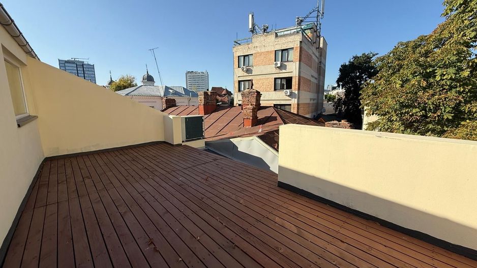 Vilă elegant renovata pentru business de prestigiu - Poză 17