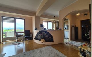 Tractoru, zonă liniștită de case, apartament spațios 3 camere cu garaj - Poză 3