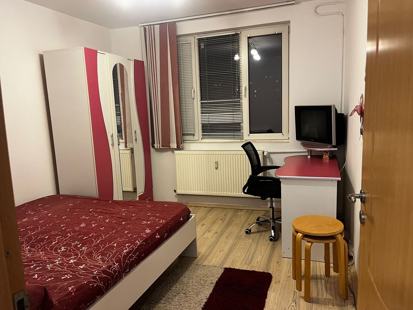 Apartament 2 camere decomandat, etaj 4, renovat, metrou 1 Decembrie 1918 - Poză 4