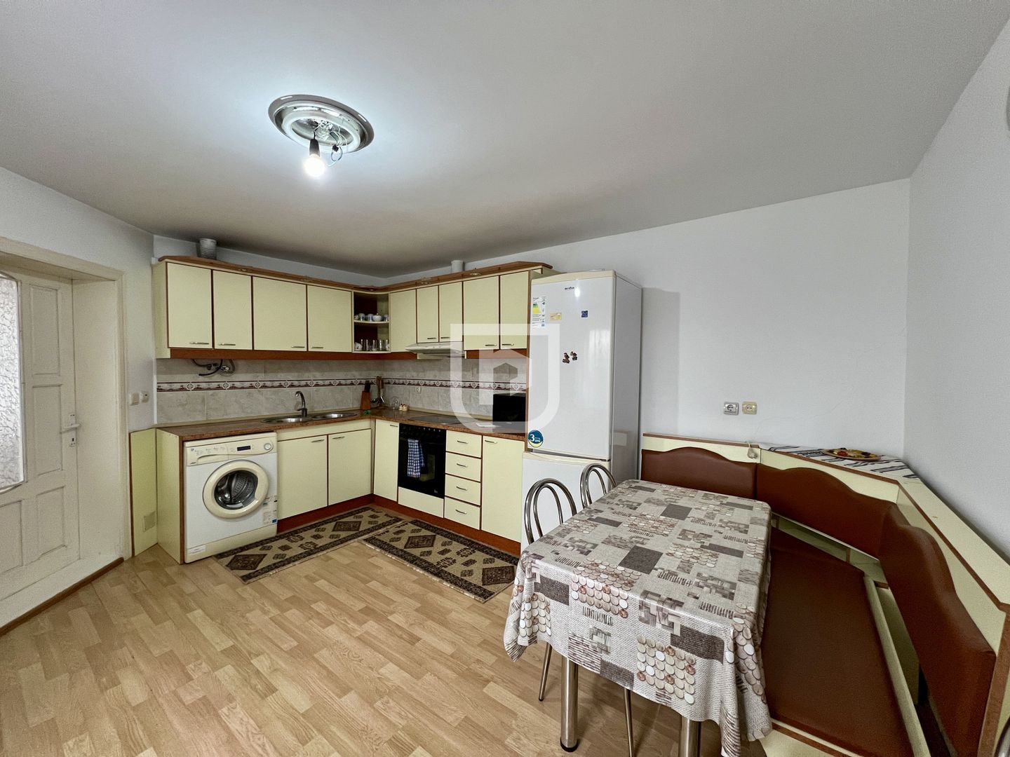 Casa de vacanta spatioasa de vanzare 6 dormitoare in Gura Humorului - Poză 14