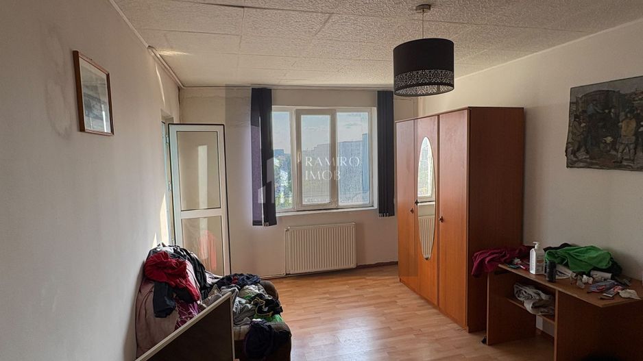 Apartament 3 camere decomandat -10 minute de metrou Aparatorii Patriei - Poză 1