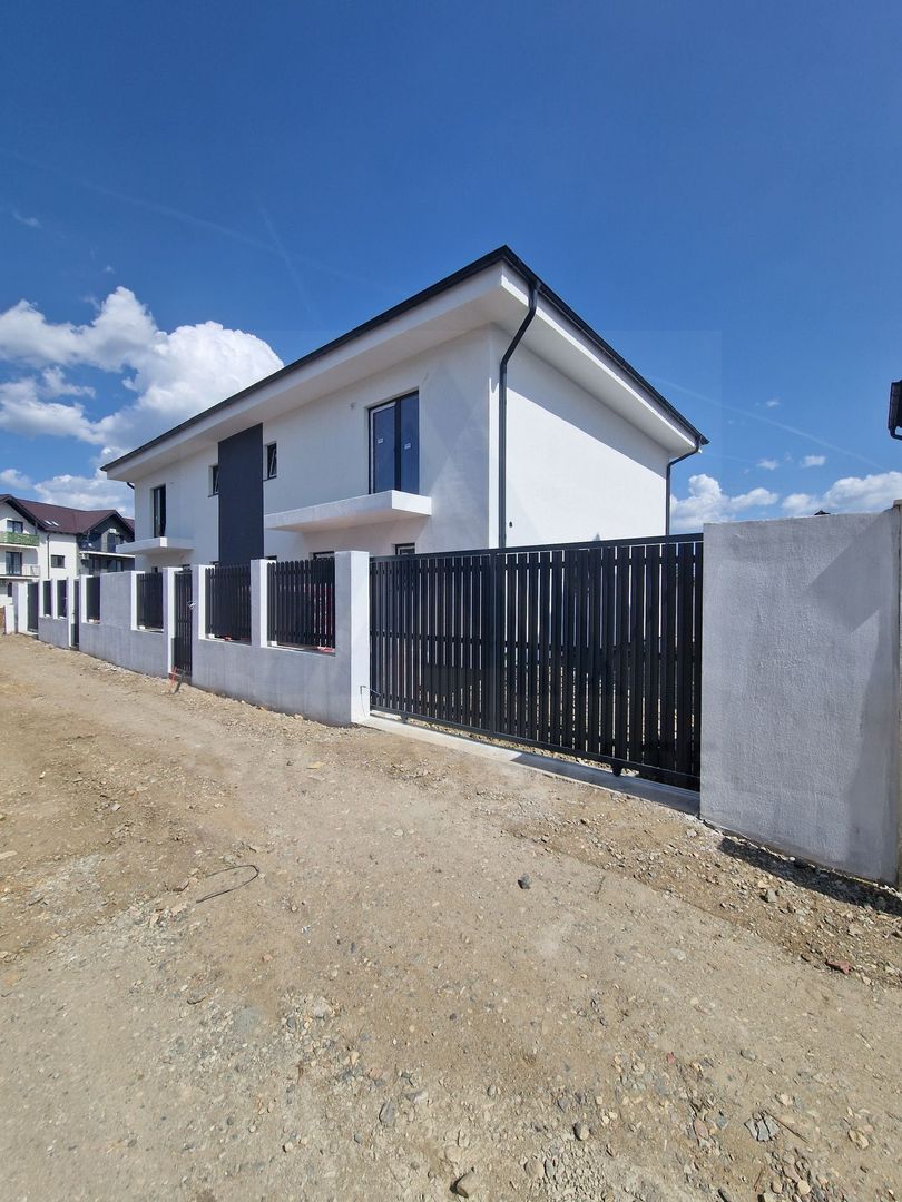 Casa tip duplex 125 mp utili 4 camere curte libera 138 mp in Selimbar - Poză 2