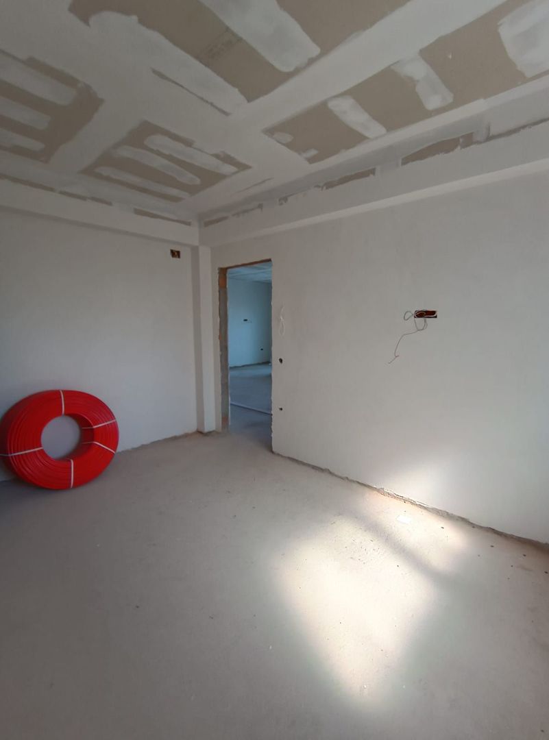 Case pe parter Tunari, zona linistita, curte MARE 350m - Poză 12