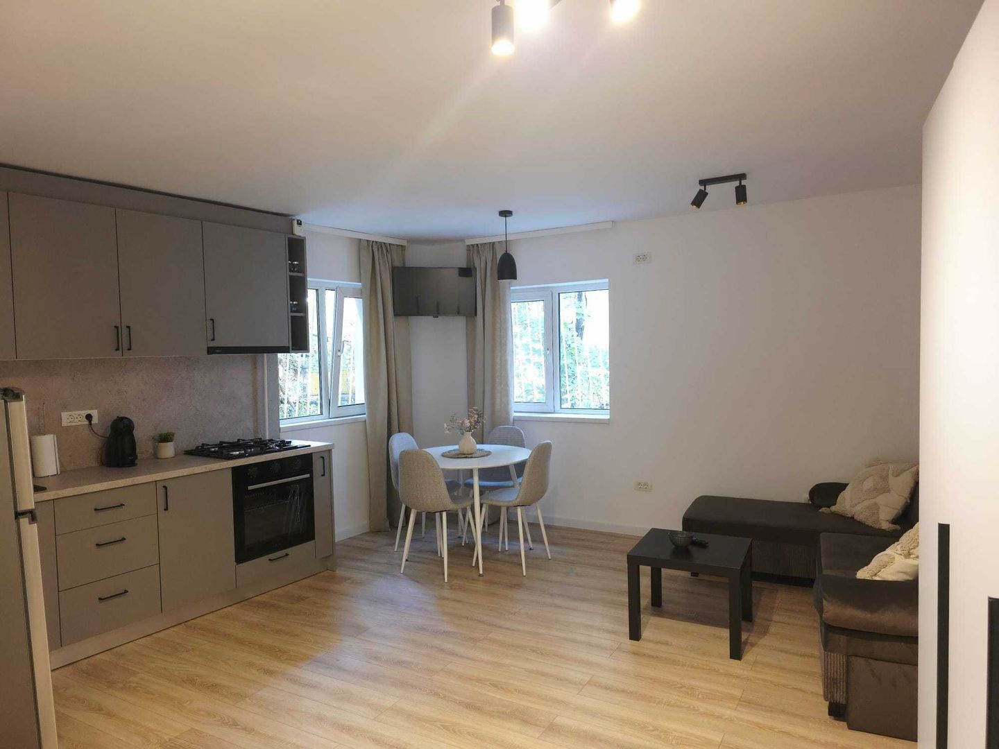 De Inchiriat  Garsoniera/Casa cu 1 camera Unirii - Constitutiei sect 4 - Poză 1