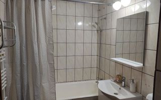 Închiriez apartament  3 camere  cu centrala proprie - Poză 5