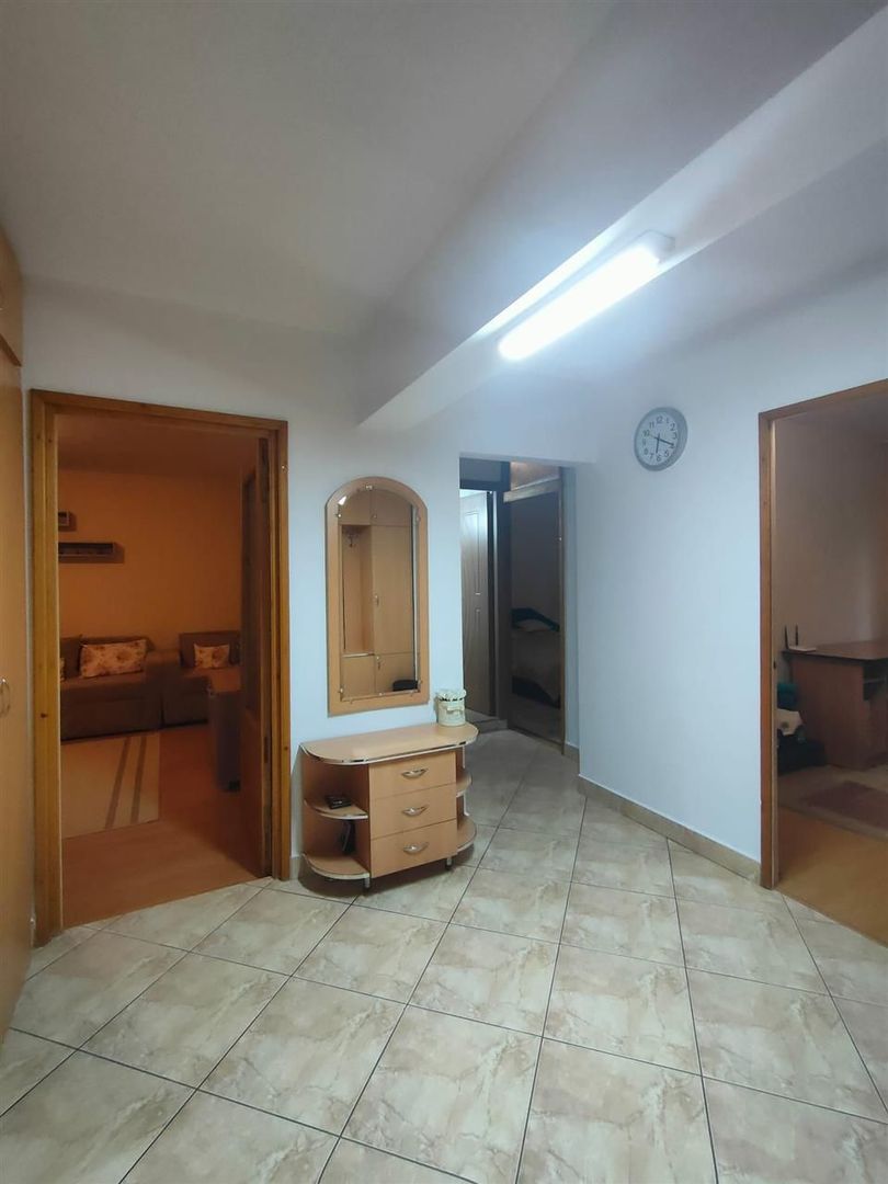 Apartament cu 3 camere decomandat zona Nufarul - Poză 7