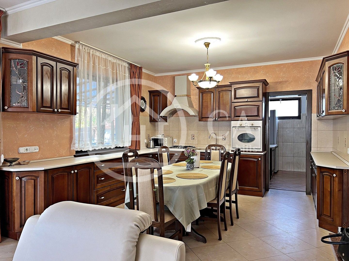 Casa cu 7 camere de inchiriat in zona Georghe Doja, Oradea - Poză 7