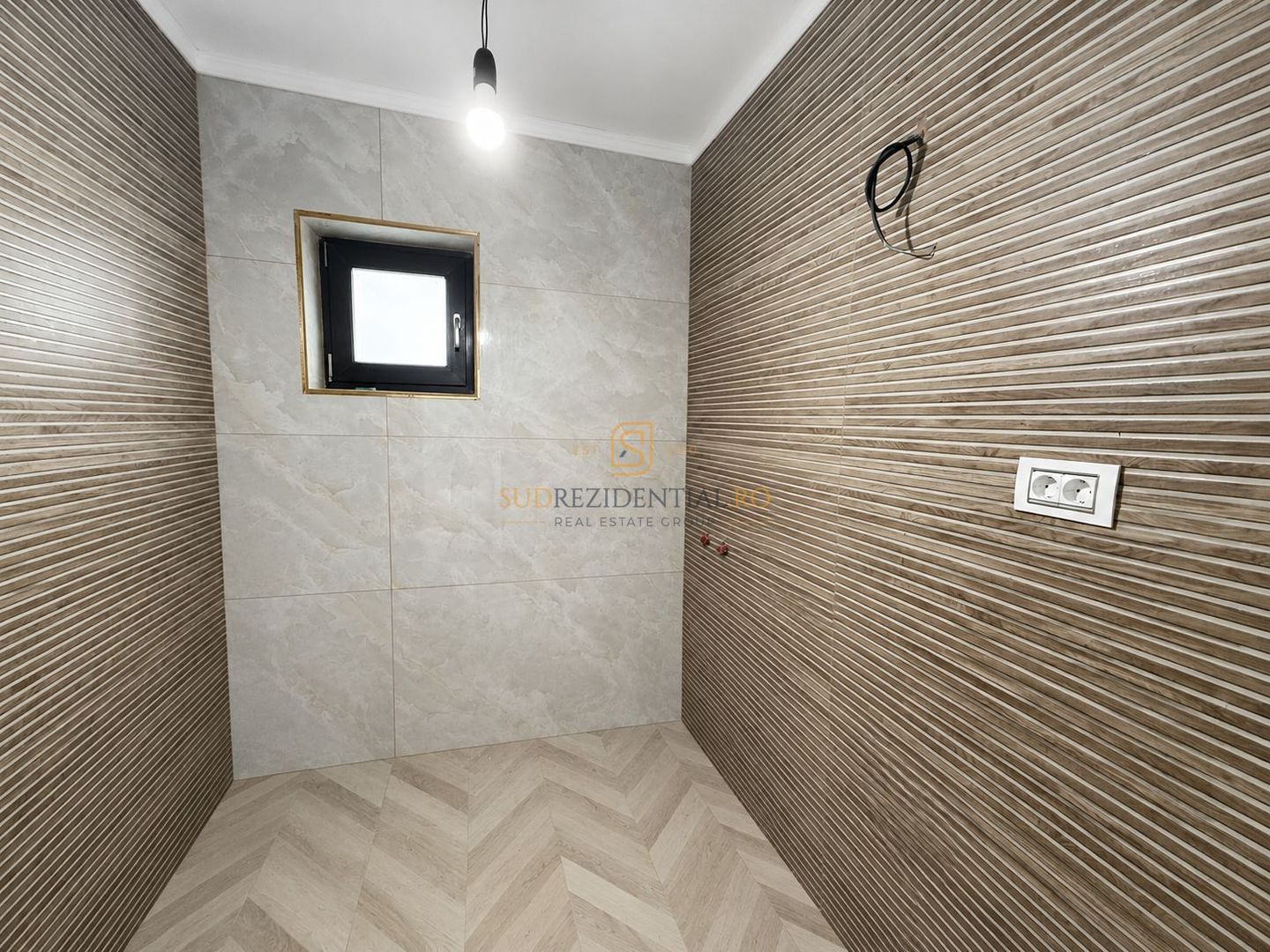Casa Individuala cu 3 camere, 2 bai, teren 375 mp - zona centrala - Poză 12