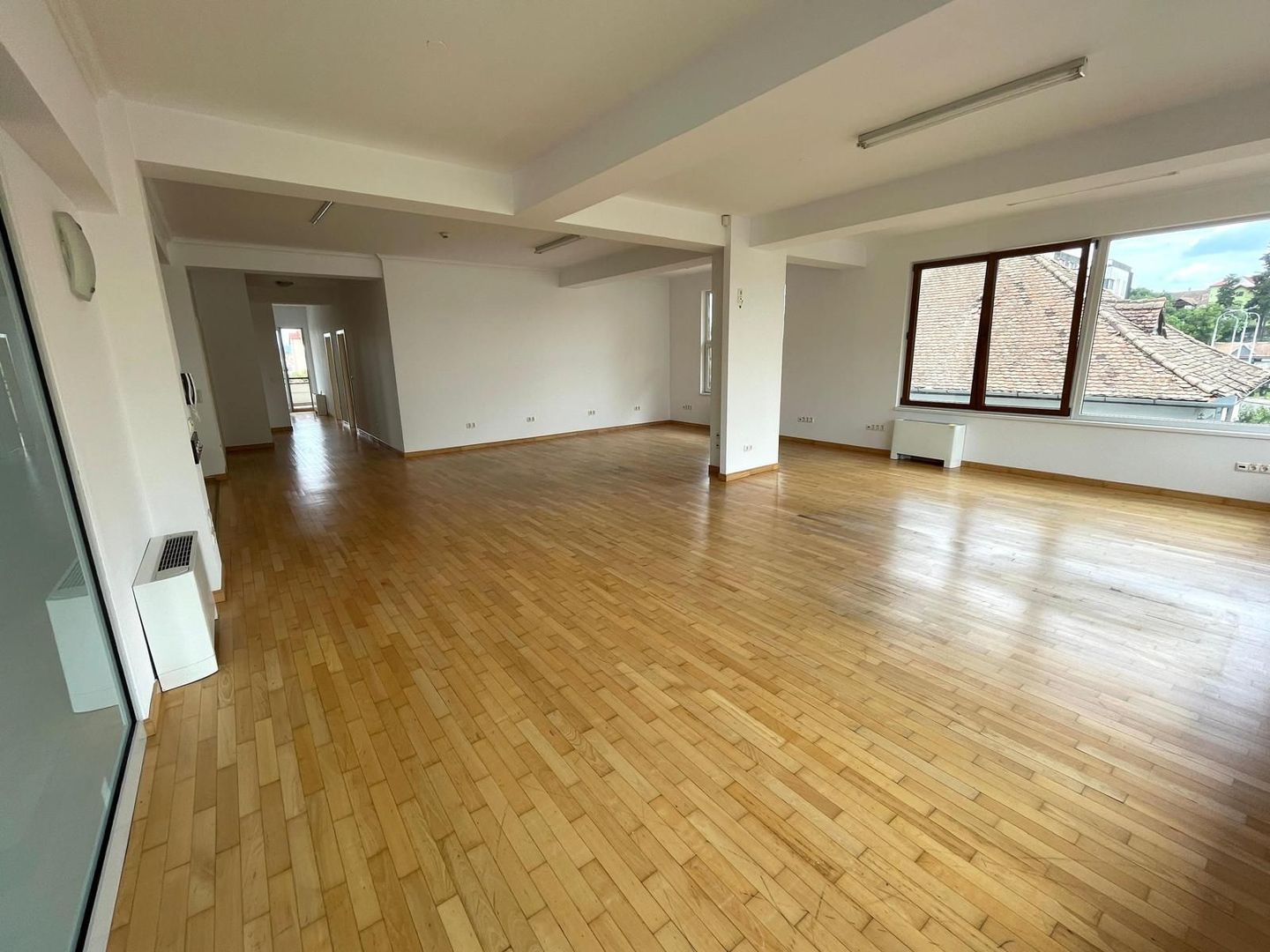 Spatiu de birouri Clasa A -Premium -Central-cu parcare proprie - Poză 1