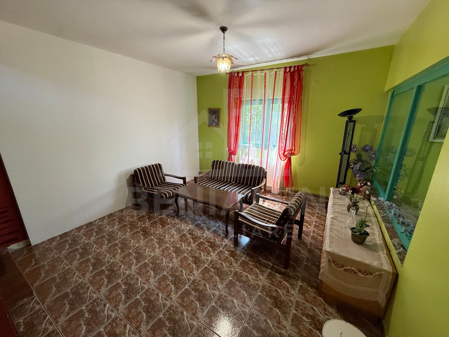 Casa Spatioasa D+P+1+M – 615mp - Teren 1000mp - Rovine - Poză 4